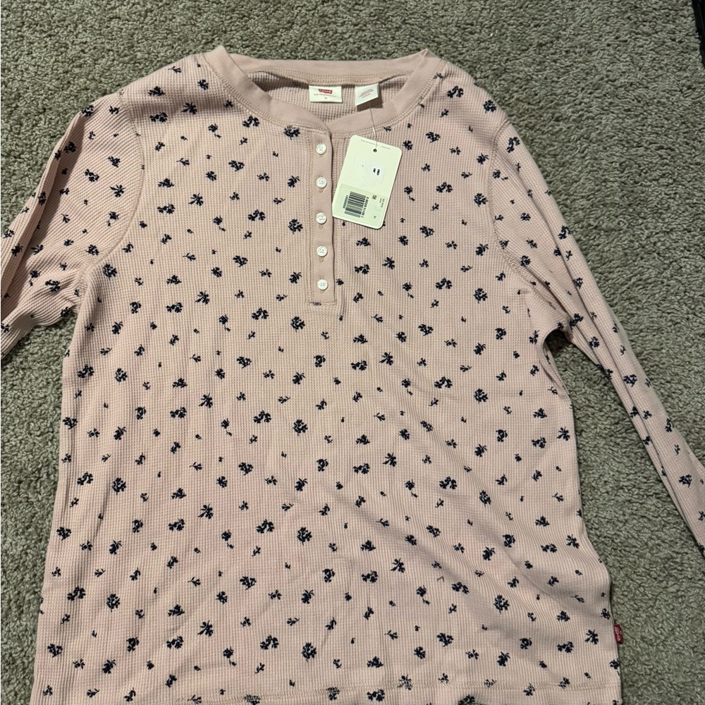 Levi’s Women’s Pink Floral Henley Size 1X NWT